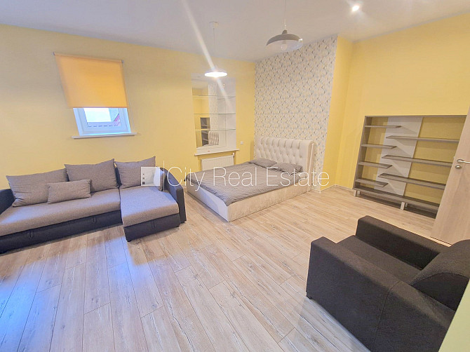 Studio tipa, virtuve apvienota ar istabu, augstie griesti, centrālā apkure, pilnā apdare, Rīga - foto 6