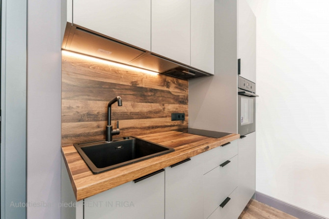 Iegādei pieejams mūsdienīgs un līdz detaļām pārdomāts studio tipa dzīvoklis Ernesta Rīga - foto 6