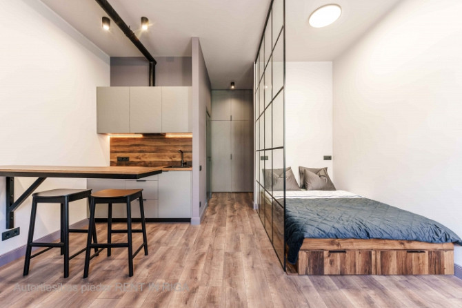 Iegādei pieejams mūsdienīgs un līdz detaļām pārdomāts studio tipa dzīvoklis Ernesta Rīga - foto 1