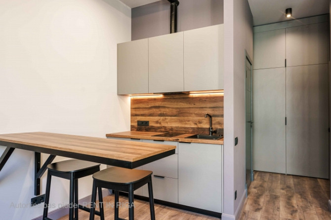 Iegādei pieejams mūsdienīgs un līdz detaļām pārdomāts studio tipa dzīvoklis Ernesta Rīga - foto 2