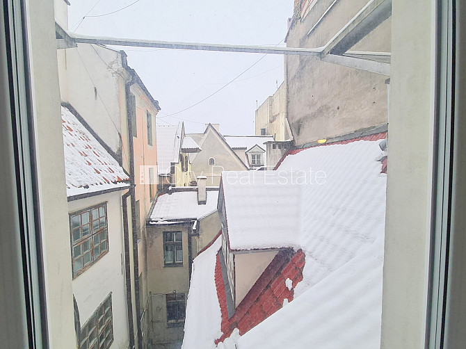 Fasādes māja, renovēta māja, ir lifts, kāpņu telpa pēc kapitālā remonta, viena istaba Rīga - foto 18