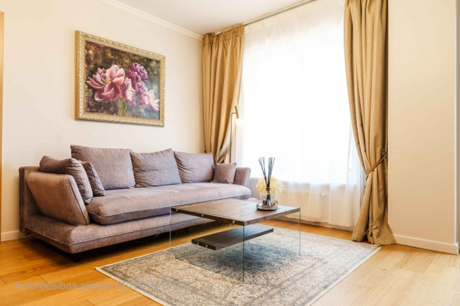 Pārdod elegantu 4-istabu dzīvokli Jaunajā Teikā!  Īpašums atrodas vienā no Rīga - foto 7