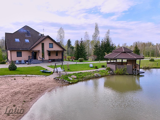 Piedāvājam iegādei kvalitatīvu māju ar plašu zemes gabalu 20 900 м platībā, klusā un Cēsis un Cēsu novads - foto 1