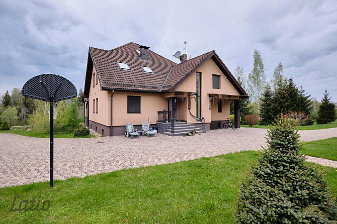 Piedāvājam iegādei kvalitatīvu māju ar plašu zemes gabalu 20 900 м platībā, klusā un Cēsis un Cēsu novads - foto 2