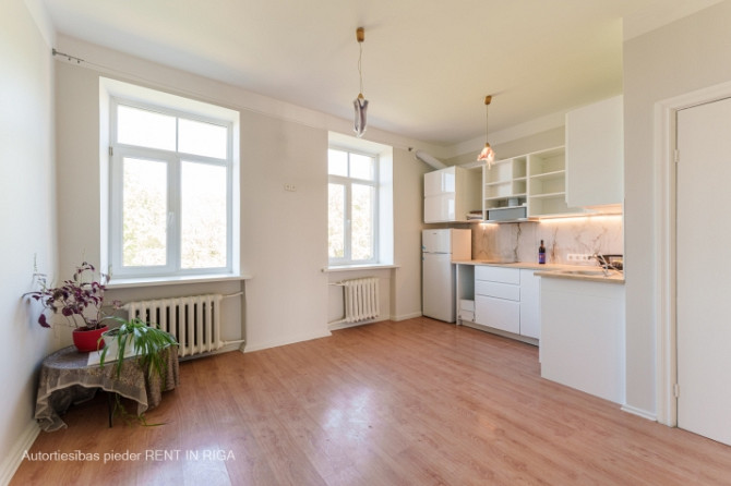 Gaišs un gaumīgs 3-istabu dzīvoklis Rīgas centrā.  Dzīvoklis ir nemēbelēts, kas paver Rīga - foto 1