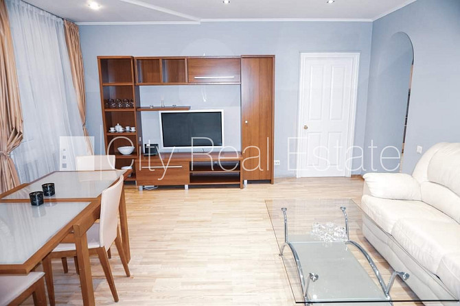 Fasādes māja, restaurēta māja, logi vērsti mājas abās pusēs, guļamistabu skaits 2 gab., Rīga - foto 2