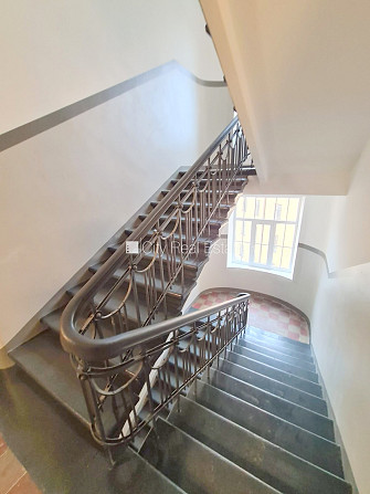 Fasādes māja, renovēta māja, slēgts pagalms, ieeja no ielas un pagalma, mansards, kāpņu Rīga - foto 18