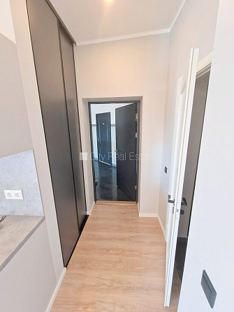 Fasādes māja, renovēta māja, slēgts pagalms, ieeja no ielas un pagalma, mansards, kāpņu Rīga - foto 16