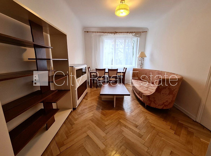 Fasādes māja, labiekārtota apzaļumota teritorija, vieta automašīnai, teritorijas stāvlaukums Rīga - foto 16