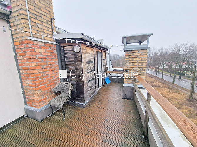 Fasādes māja, labiekārtota apzaļumota teritorija, vieta automašīnai, teritorijas stāvlaukums Rīga - foto 14