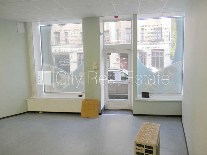 Fasādes māja, renovēta māja, ieeja no ielas un pagalma, logi vērsti uz ielas pusi, halle 30 Rīga - foto 16