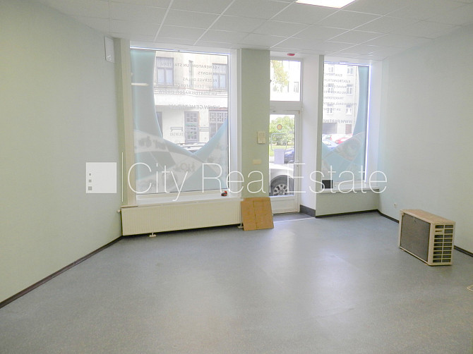 Fasādes māja, renovēta māja, ieeja no ielas un pagalma, logi vērsti uz ielas pusi, halle 30 Rīga - foto 15