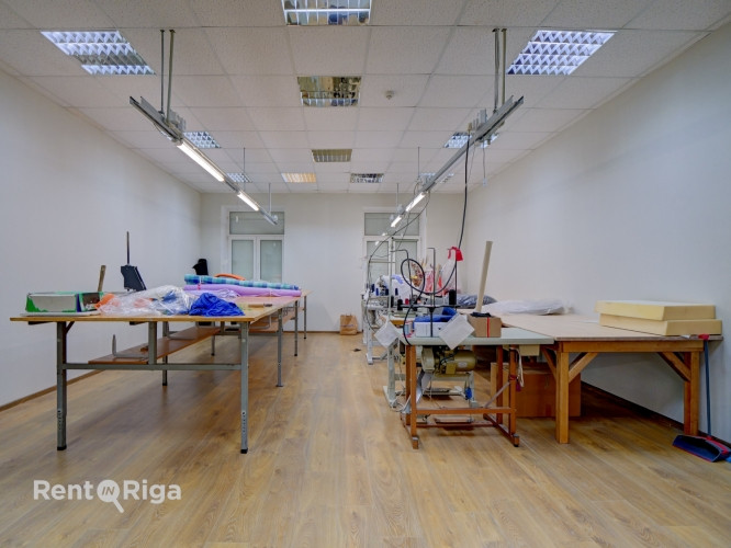 Piedāvājumā ražošanas telpas ar biroja telpām  ērts un daudzpusīgs risinājums jūsu Rīga - foto 18