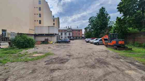 Продается офисное здание и земельный участок.  Продаются 2/3 доли в общей Rīga