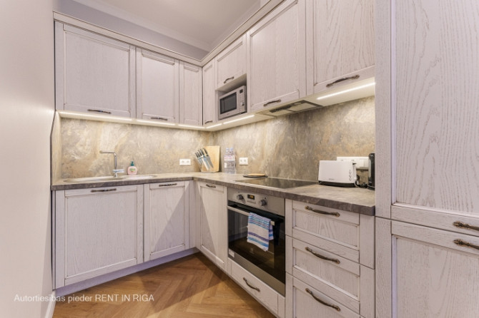 Piedāvājam ekskluzīvus 3-istabu apartamentus Rīgas centrā, jaunā rekonstruētā projektā Rīga - foto 4