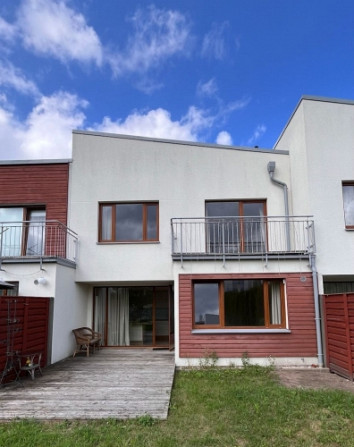 Taunhaus atrodas slēgta tipa ciematā.  Pirmajā stāvā ir plaša dzīvojamā istaba un ēdamzona Rīgas rajons - foto 4