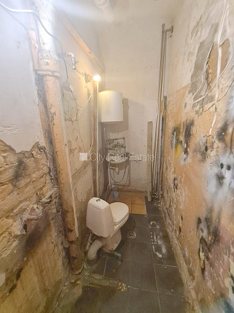 Fasādes māja, renovēta māja, ieeja no ielas, logi vērsti uz ielas pusi, logi vērsti mājas Rīga - foto 17
