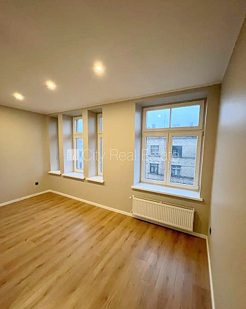 Fasādes māja, renovēta māja, slēgts pagalms, ieeja no pagalma, kāpņu telpa pēc kapitālā Rīga - foto 17