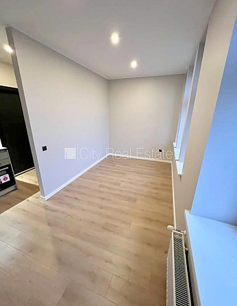 Fasādes māja, renovēta māja, slēgts pagalms, ieeja no pagalma, kāpņu telpa pēc kapitālā Rīga - foto 19