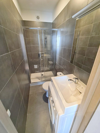 Fasādes māja, renovēta māja, slēgts pagalms, ieeja no ielas, kāpņu telpa pēc kapitālā Rīga - foto 12