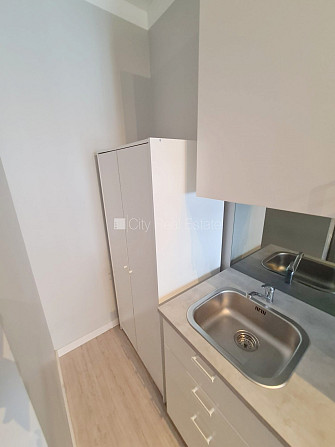 Fasādes māja, renovēta māja, slēgts pagalms, ieeja no ielas, kāpņu telpa pēc kapitālā Rīga - foto 9