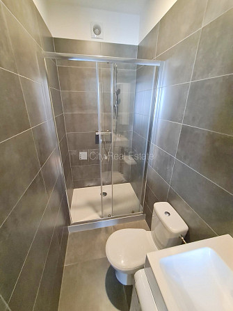 Fasādes māja, renovēta māja, slēgts pagalms, ieeja no ielas, kāpņu telpa pēc kapitālā Rīga - foto 11