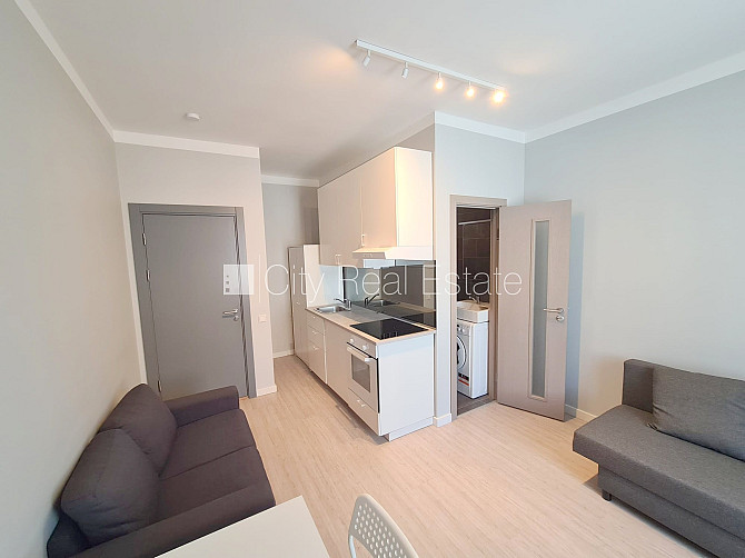 Fasādes māja, renovēta māja, slēgts pagalms, ieeja no ielas, kāpņu telpa pēc kapitālā Rīga - foto 3