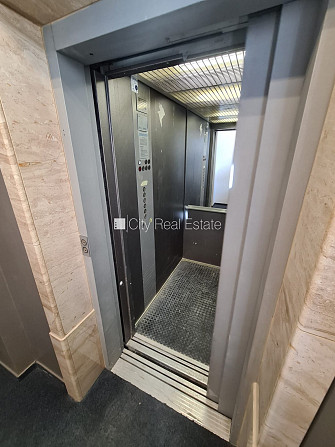 Fasādes māja, renovēta māja, slēgts pagalms, ieeja no pagalma, ir lifts, kāpņu telpa pēc Rīga - foto 19