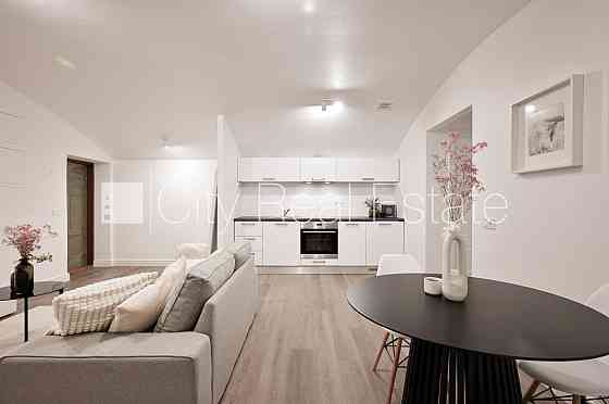 Проект - Kalpaka Park Residence, фасадный дом, вход с улицы, полуподвал, лифт, одна Rīga