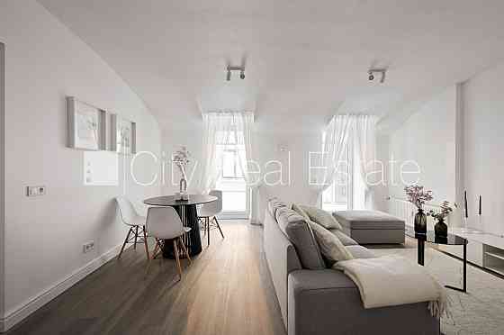 Проект - Kalpaka Park Residence, фасадный дом, вход с улицы, полуподвал, лифт, одна Rīga