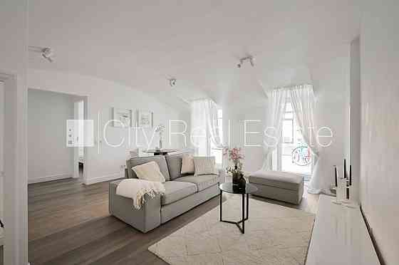 Проект - Kalpaka Park Residence, фасадный дом, вход с улицы, полуподвал, лифт, одна Rīga