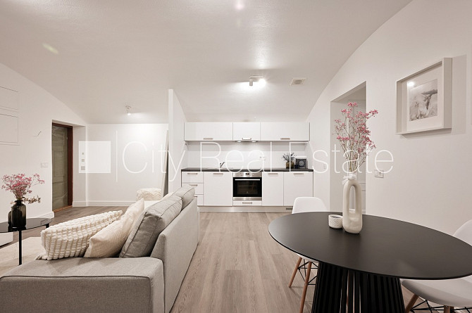Проект - Kalpaka Park Residence, фасадный дом, вход с улицы, полуподвал, лифт, одна Рига - изображение 2