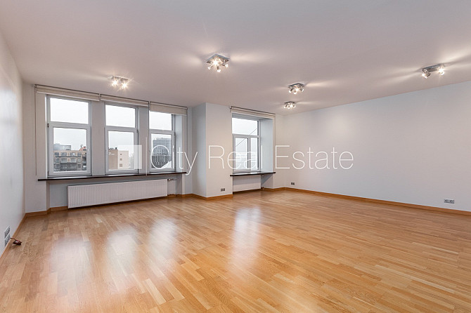 Fasādes māja, ieeja no ielas, ir lifts, logi vērsti mājas abās pusēs, griestu augstums 3,2 m, Rīga - foto 19