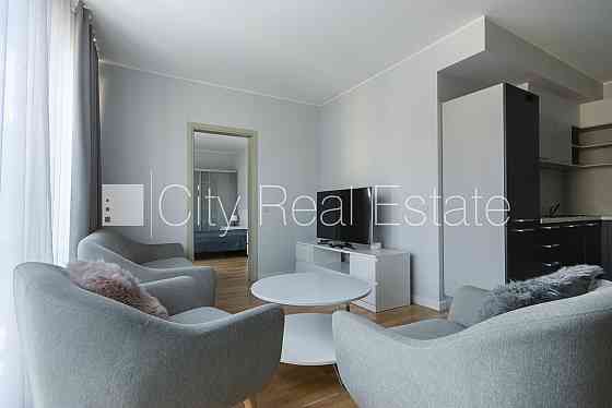 Проект - Kalpaka Park Residence, фасадный дом, благоустроенный озеленённый двор, вход с Rīga