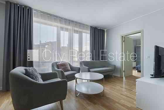 Проект - Kalpaka Park Residence, фасадный дом, благоустроенный озеленённый двор, вход с Rīga