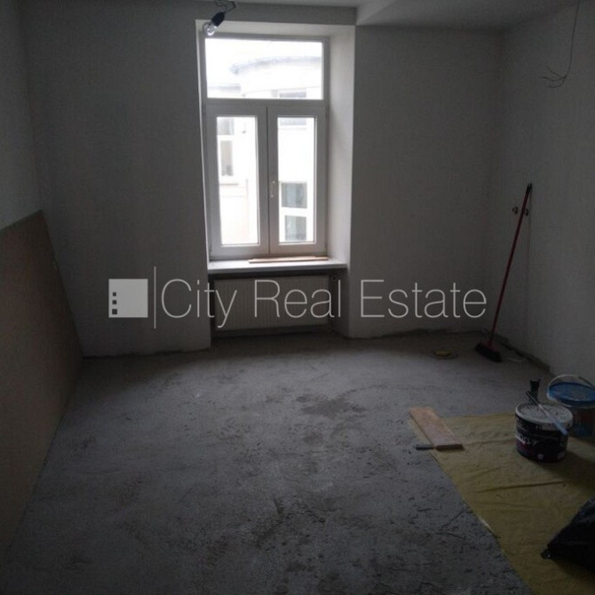 Fasādes māja, renovēta māja, ieeja no ielas, kāpņu telpa pēc kapitālā remonta, logi Rīga - foto 8