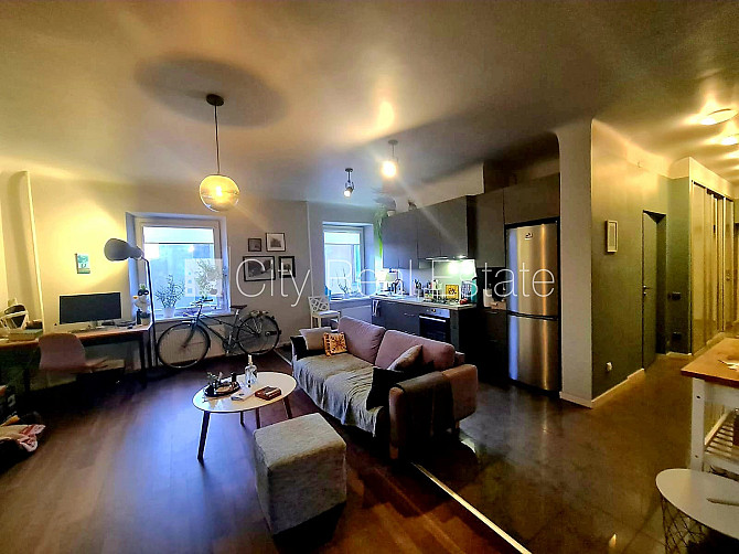 Zeme īpašumā, pagalma māja, ieeja no pagalma, logi vērsti mājas abās pusēs, studio tipa, Rīga - foto 8