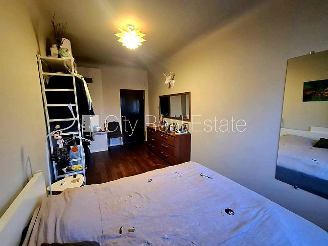 Zeme īpašumā, pagalma māja, ieeja no pagalma, logi vērsti mājas abās pusēs, studio tipa, Rīga - foto 15