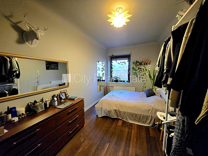 Zeme īpašumā, pagalma māja, ieeja no pagalma, logi vērsti mājas abās pusēs, studio tipa, Rīga - foto 14