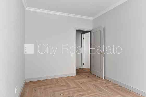 Проект - Kalpaka Residence, фасадный дом, реновированный дом, объект охраняет физическая Rīga