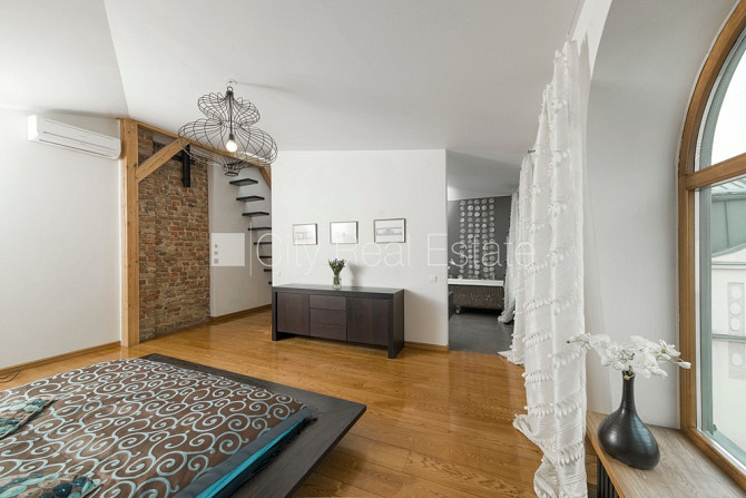 Fasādes māja, mansards, kāpņu telpa pēc kapitālā remonta, franču balkons, jumta terase, Rīga - foto 16