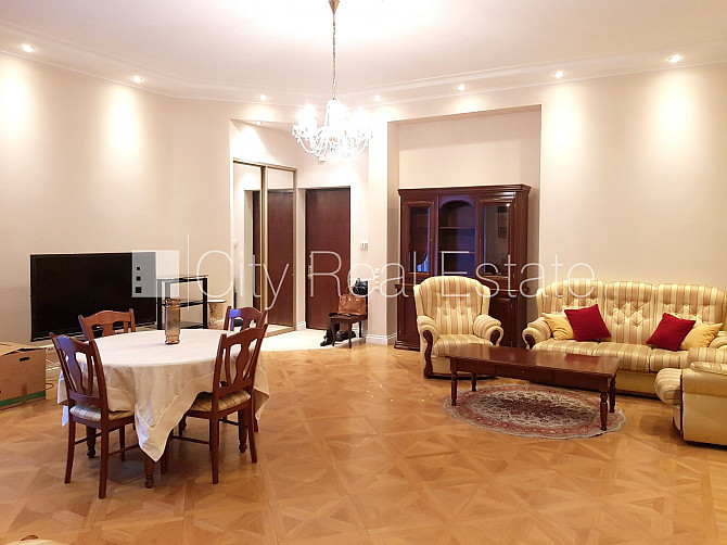 Pagalma māja, restaurēta māja, slēgts pagalms, ieeja no pagalma, kāpņu telpa pēc Rīga - foto 4