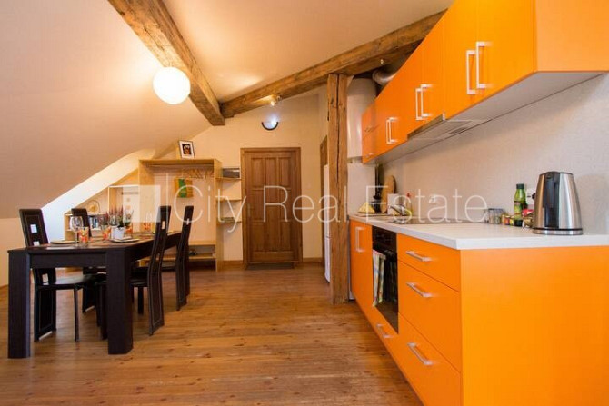 Renovēta māja, slēgts pagalms, mansards, kāpņu telpa pēc kosmētiskā remonta, logi vērsti Rīga - foto 5