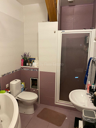 Renovēta māja, slēgts pagalms, mansards, kāpņu telpa pēc kosmētiskā remonta, logi vērsti Rīga - foto 6