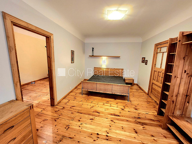 Zeme īpašumā, pagalma māja, slēgts pagalms, ieeja no pagalma, kāpņu telpa pēc kosmētiskā Rīga - foto 5
