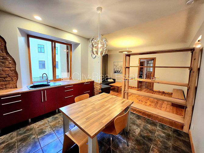 Zeme īpašumā, pagalma māja, slēgts pagalms, ieeja no pagalma, kāpņu telpa pēc kosmētiskā Rīga - foto 4