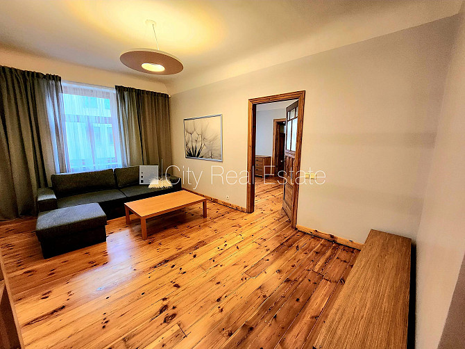 Zeme īpašumā, pagalma māja, slēgts pagalms, ieeja no pagalma, kāpņu telpa pēc kosmētiskā Rīga - foto 1