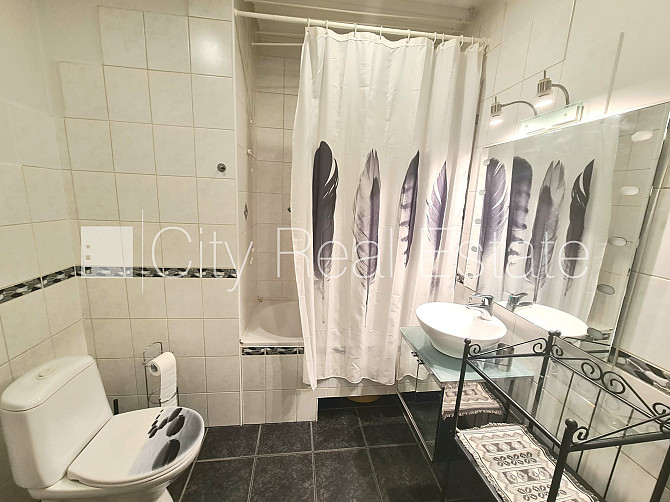 Zeme īpašumā, pagalma māja, slēgts pagalms, ieeja no pagalma, kāpņu telpa pēc kosmētiskā Rīga - foto 17