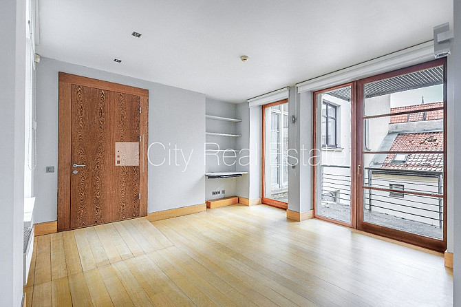Fasādes māja, renovēta māja, slēgta teritorija, luksuss apartamenti , ir lifts, kāpņu telpa Rīga - foto 15