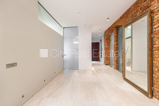 Fasādes māja, renovēta māja, slēgta teritorija, luksuss apartamenti , ir lifts, kāpņu telpa Rīga - foto 9